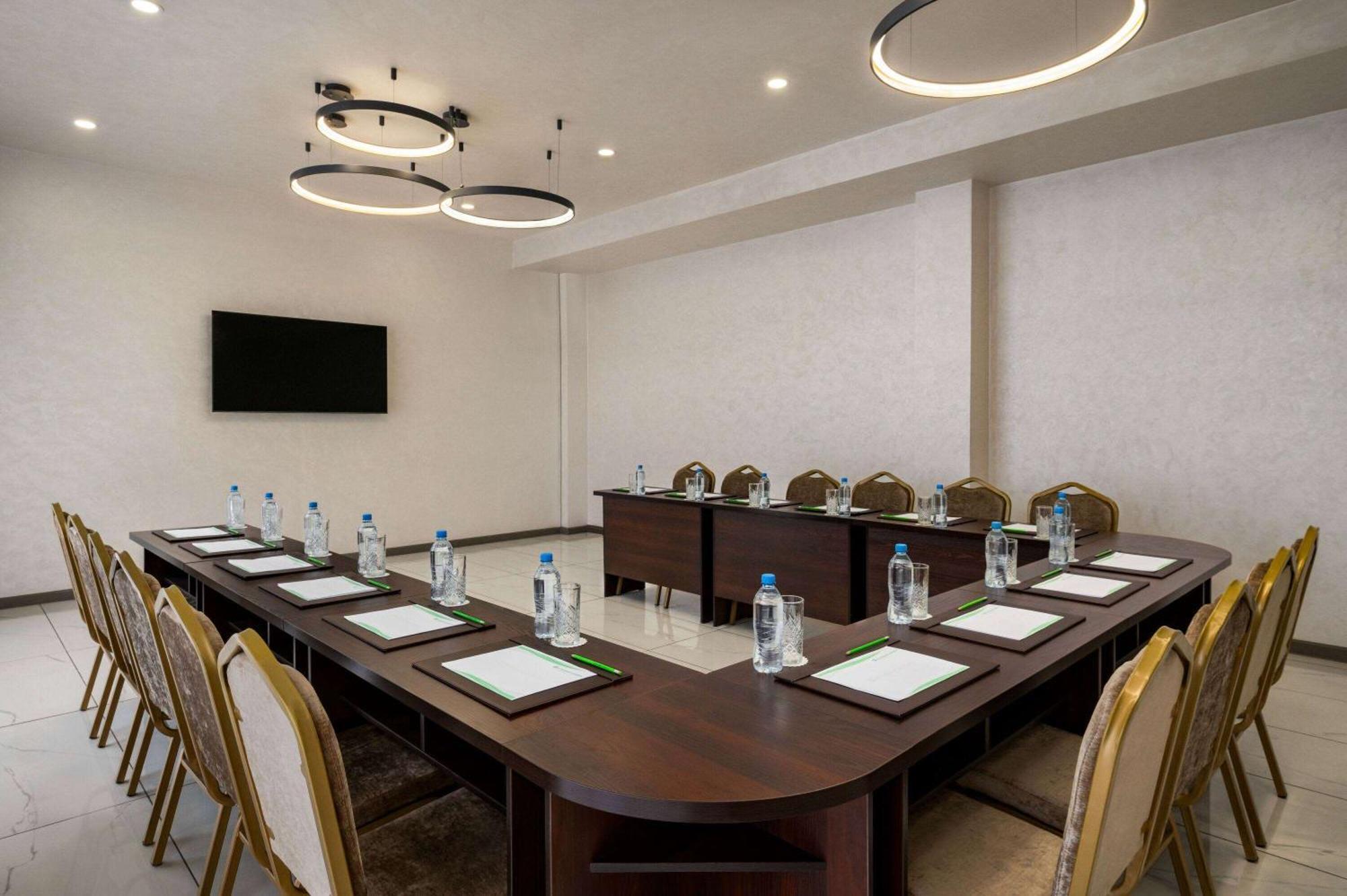 فندق Wyndham Garden طشقند المظهر الخارجي الصورة